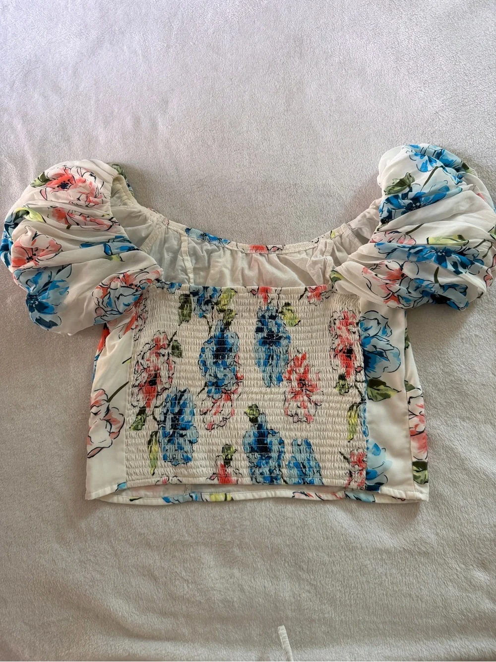 Abercrombie & Fitch White Floral Puff-Sleeve Crop Top with Blue & Coral Flowers